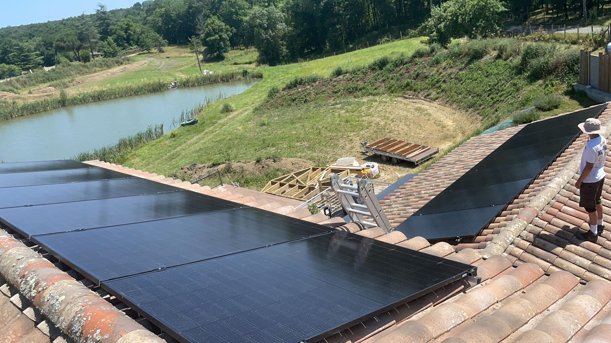 Pose de panneaux photovoltaïques en toiture